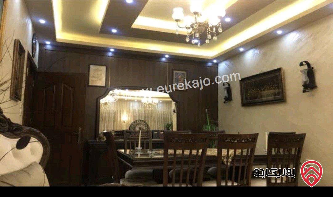 شقة طابقية طابق أرضي مساحة 248م داخلي و 80م خارجي للبيع في الفحيص