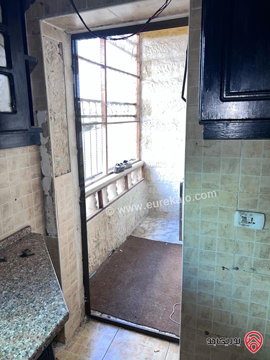 شقة شبه أرضية مساحة 100م داخلي و 100م خارجي للبيع في عمان - الجبيهة 