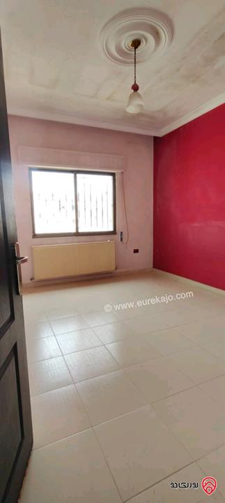 شقة طابق ثالث مساحة 200م للبيع في عمان - طبربور