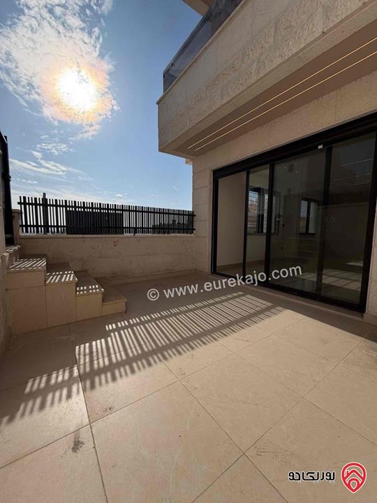 شقة سوبر ديلوكس شبه ارضي دوبلكس مساحة 228م مع ترس 40م للبيع في عمان - مرج الحمام 