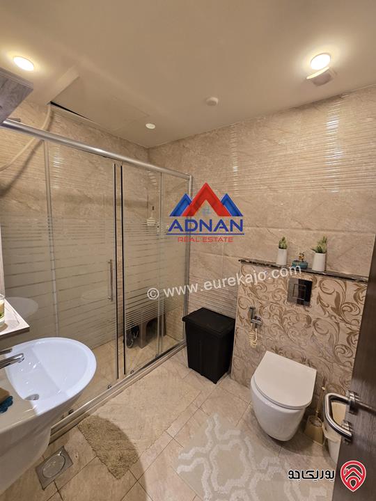 شقة ارضية مفروشة مساحة 130م داخلي و 30م خارجي للايجار السنوي في عمان - خلدا