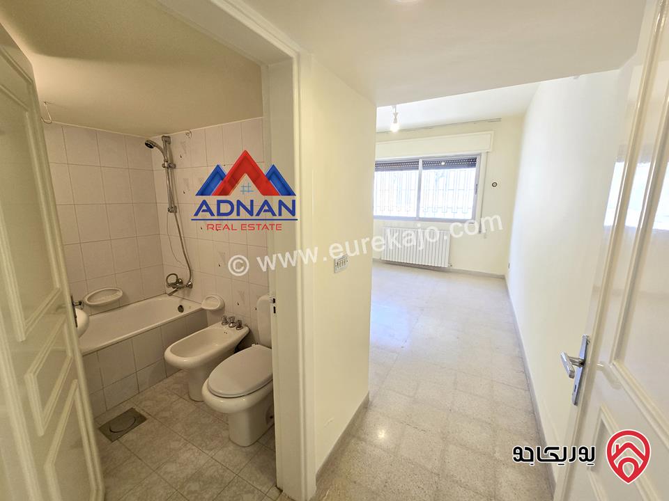 شقة ارضية مساحة 170م داخلي و 90م خارجي للإيجار الفارغ مع مدخل خاص من ضمن فيلا في عمان - الرابية