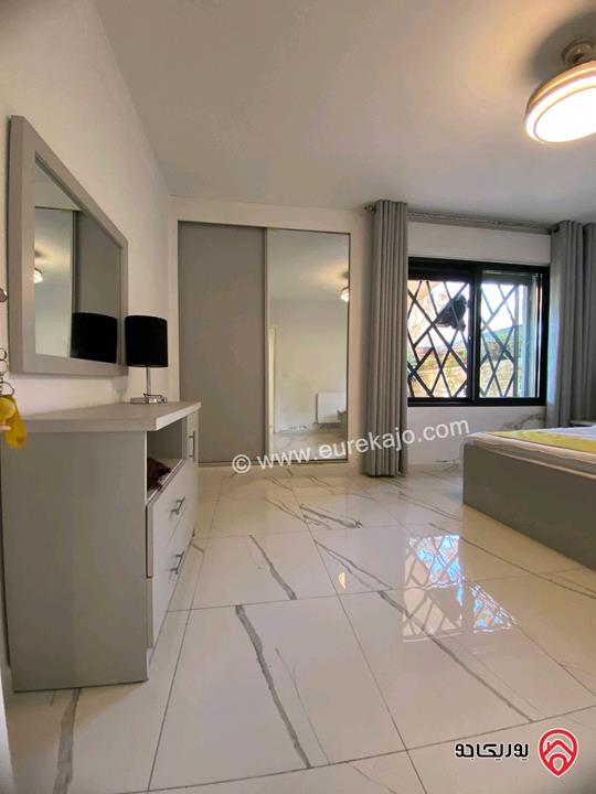 شقة مفروشة طابق أرضي مساحة 120م داخلي و 40م خارجي للإيجار في عمان - عبدون