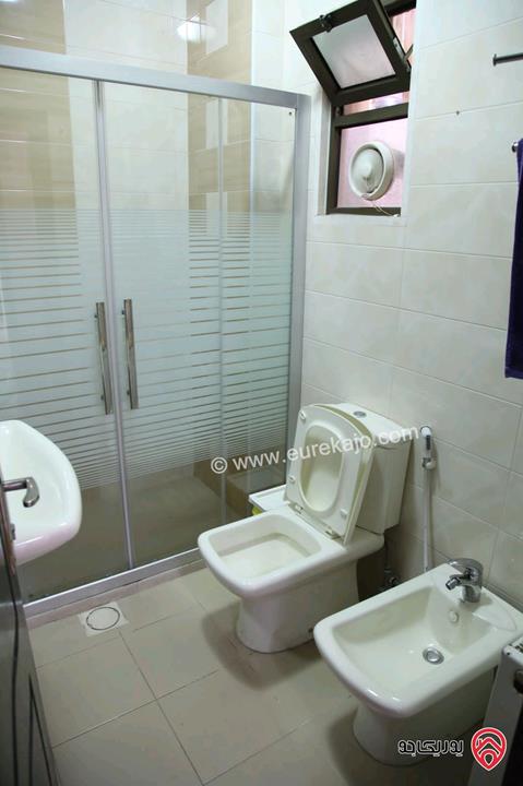 شقة طابق ثالث مساحة 190م مع روف 70م للبيع في عمان - ضاحية الرشيد 