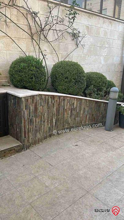 شقة ارضية طابقية مساحة 286م داخلي و حديقة وتراسات 300م للبيع في عمان - أم اذينة