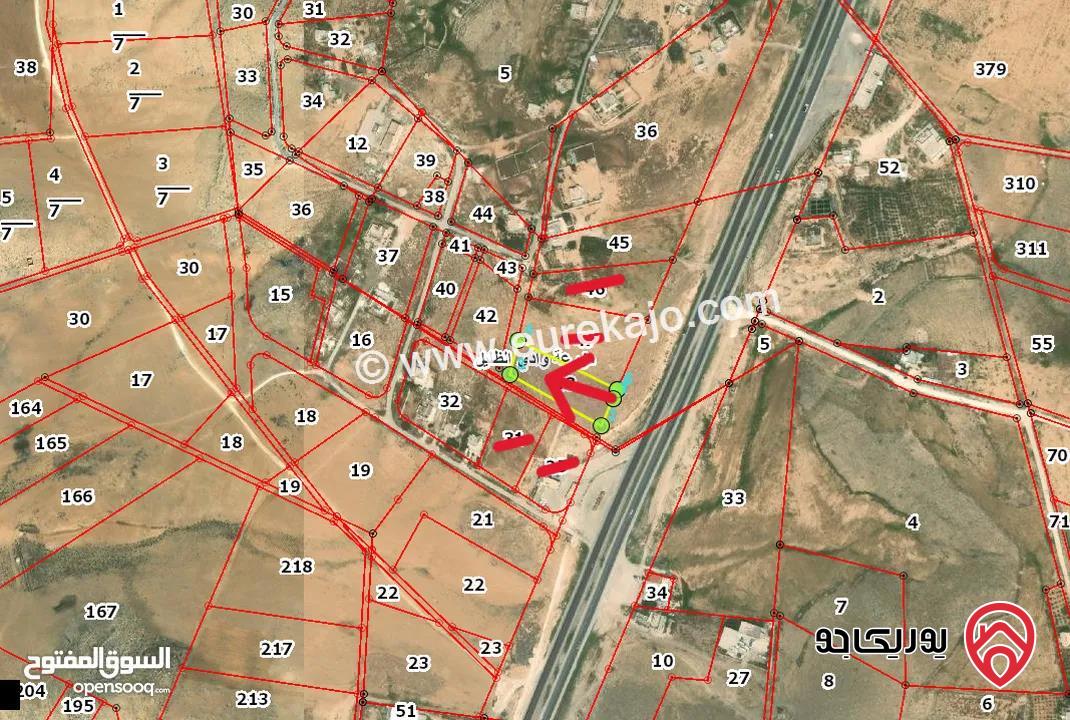 قطعة ارض مساحة 3 دونم و 971م للبيع من اراضي الزرقاء واجهة على الطريق الزرقاء عمان بجانب الكازية موقع استثماري بسعر مغري