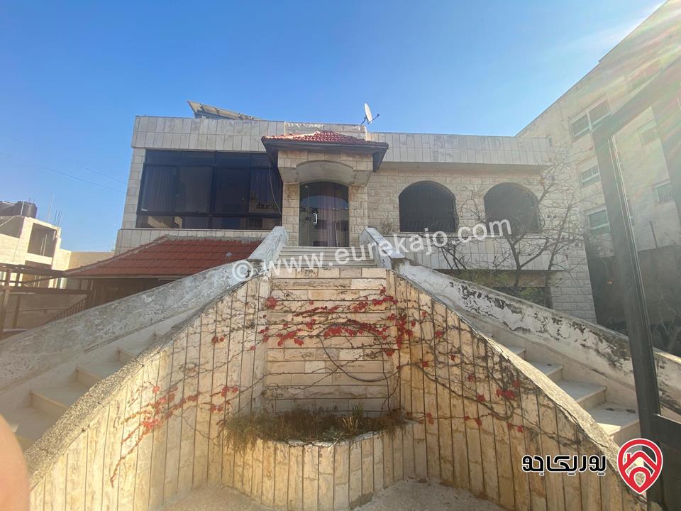 فيلا مساحة البناء 450م على أرض 993م تصلح لاسكان للبيع في عمان - مرج الحمام
