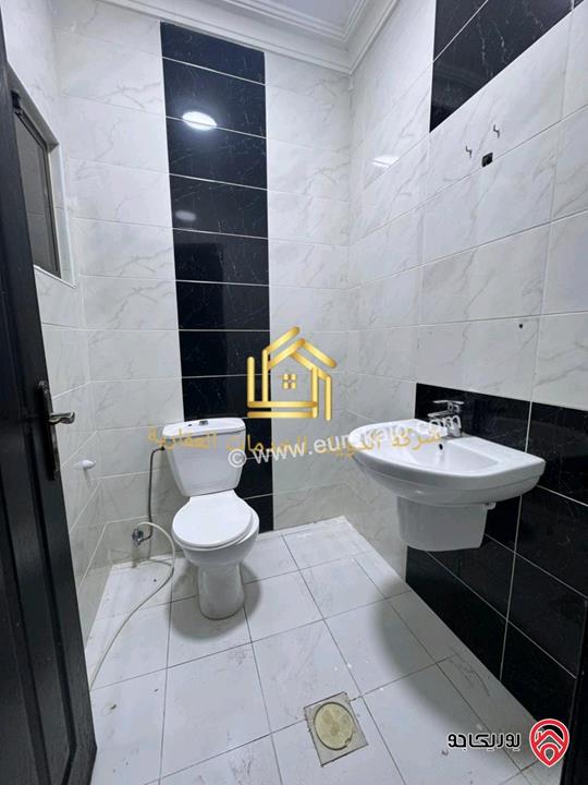 شقة فارغة طابق شبه ارضي مساحة 180م مع ترس 20م للإيجار في عمان - ضاحية الرشيد 