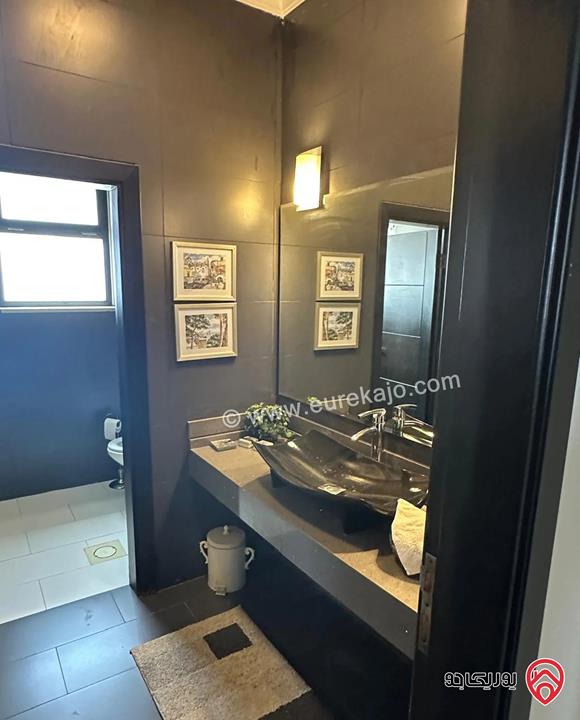 شقة مساحة 300م للبيع في عمان - حي الصحابة