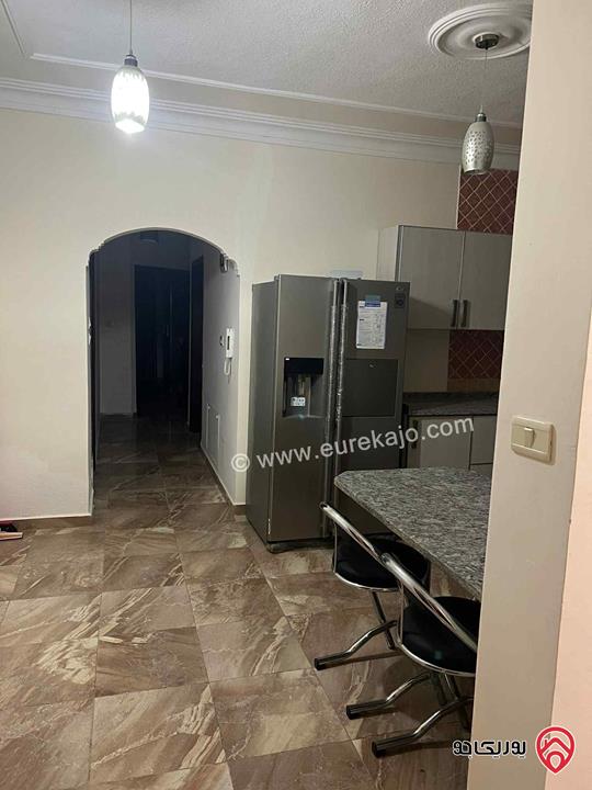 شقة طابق رابع مع روف مساحة 220م للبيع في عمان - ام السماق من المالك