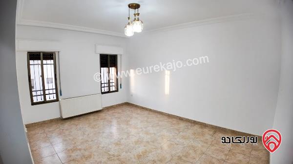 شقة مساحة 190 م طابق ثالث مميزة ومجددة بالكامل للبيع في عمان - ضاحية نخيل