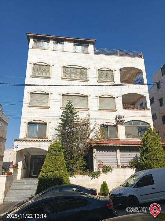 شقة طابقية مساحة 300م للبيع مفروشة في عمان - أم أذينة