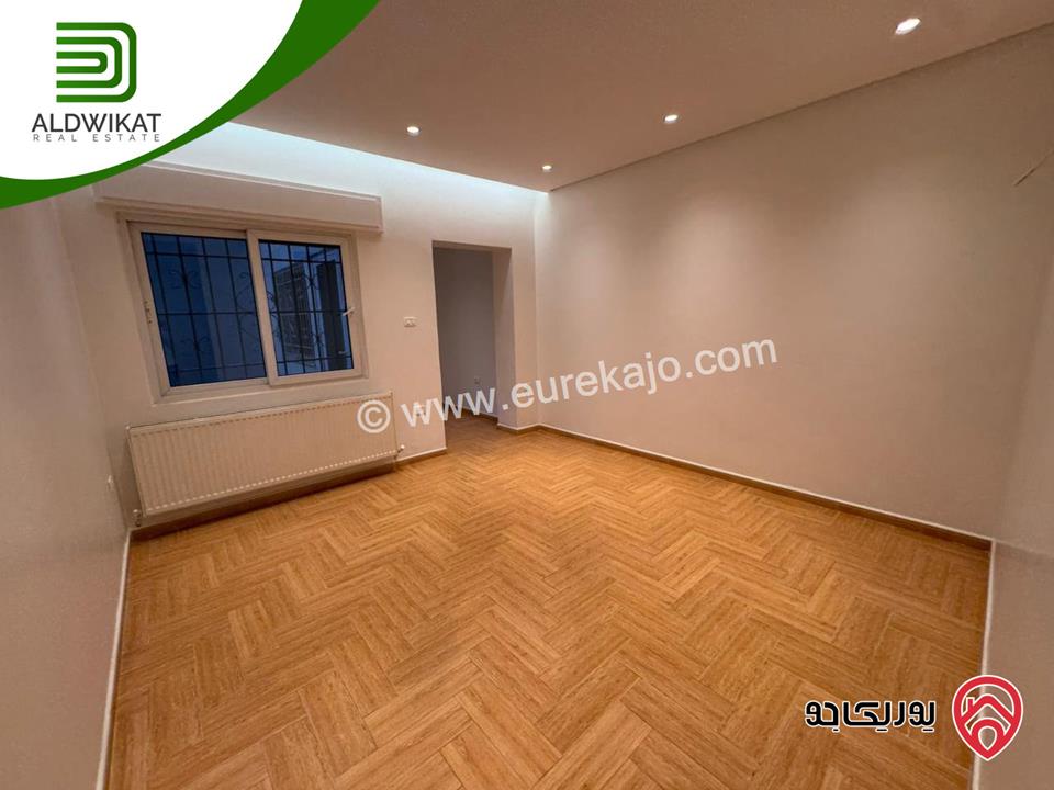 شقة فاخره ارضية للايجار في عمان - دير غبار مساحة البناء 280م ومساحة الحديقة 100م والترس 150م موقع مميز تصلح للسفارات والهيئات الدبلوماسية