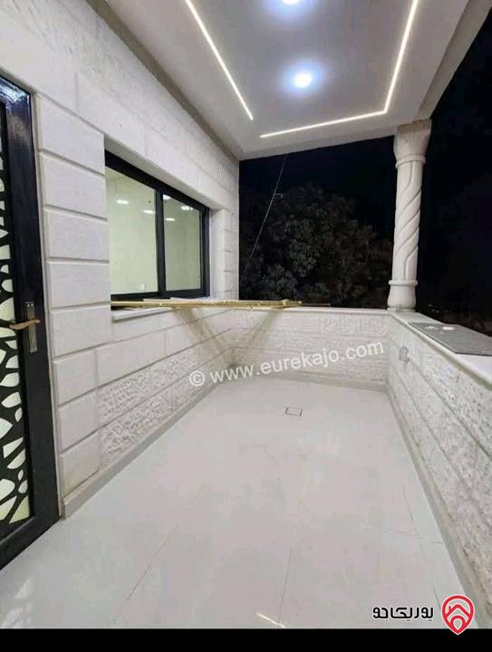 شقة طابق أول هندسي و رووف اطلالة بحرية مساحة 175 م² للبيع في العقبة - السكنية الخامسة تشطيب هايبر ديلوكس 