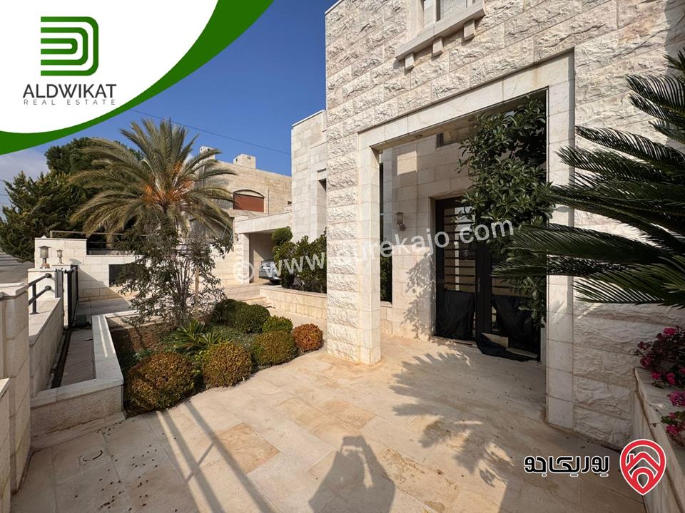 فيلا مساحة الارض 1600م ومساحة البناء 1100م مساحة الحديقة 400م للبيع في السلط - منطقة السرو 