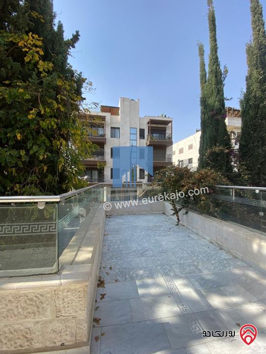 فيلا مستقلة فاخرة مساحة 700م على ارض 1 دونم و 350م للبيع في عمان - أم السماق الشمالي قرب التلاوي وخلف السنترو 