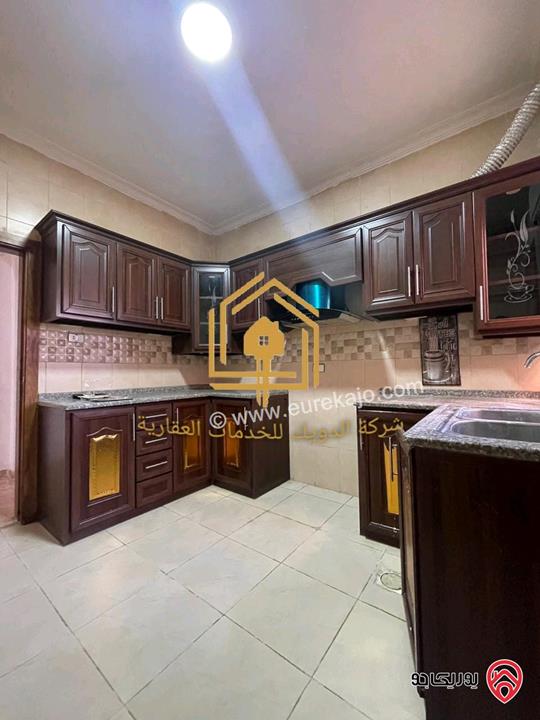 شقة فارغة أرضية مساحة 130م داخلي و 80م خارجي للايجار في عمان - الجبيهة 