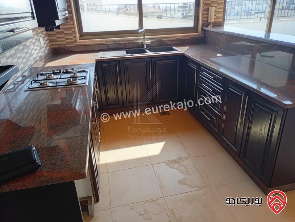 شقة فاخرة طابق اخير مع روف بمساحة داخلية 183م ومساحة الروف 140م للبيع في عمان - خلدا