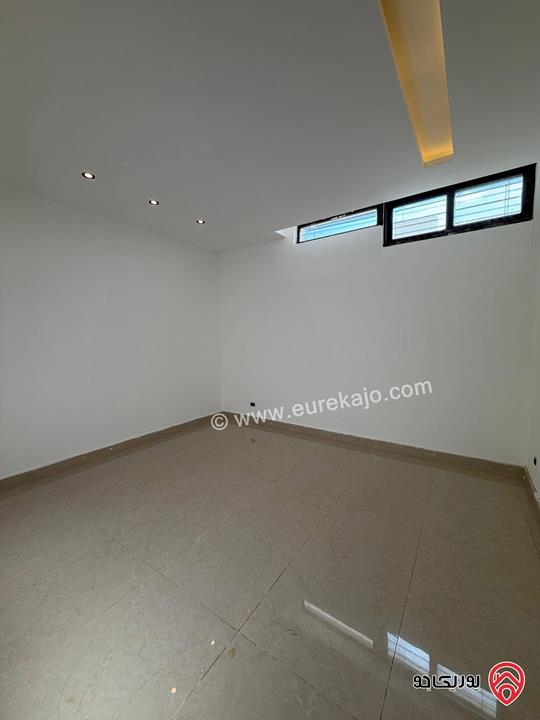 شقة سوبر ديلوكس شبه ارضي دوبلكس مساحة 228م مع ترس 40م للبيع في عمان - مرج الحمام 