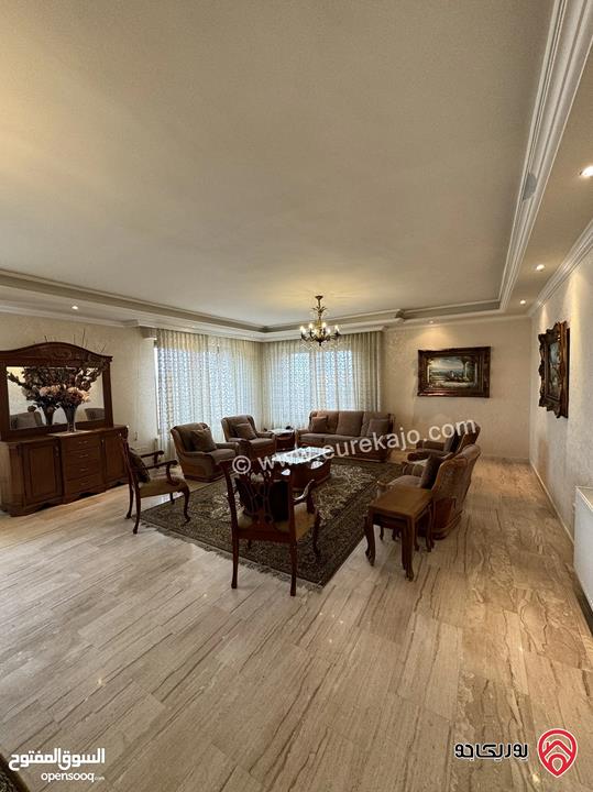 شقة مفروشة طابق ثالث مساحة 375م للايجار في عمان - الرابية