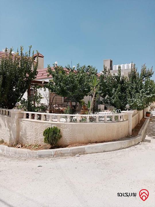 فيلا مستقلة مساحة 900م على أرض 702م للبيع في ماحص مع اطلالة خلابة