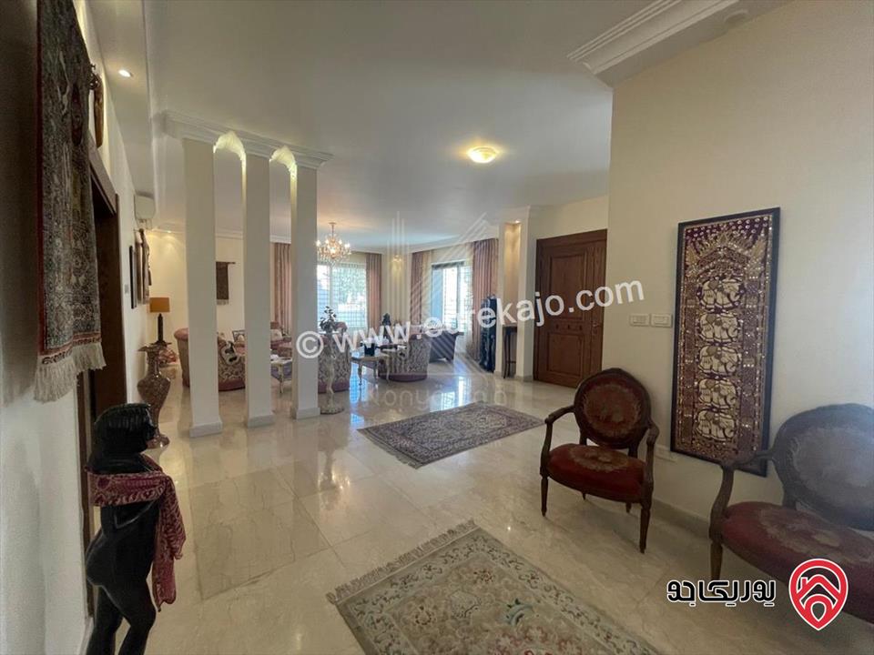 شقة فاخرة مفروشة مساحة 380م داخلي و 200م خارجي للايجار في عمان - عبدون