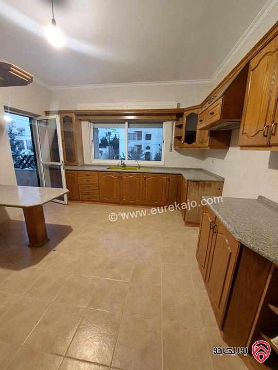 شقة طابق أول مساحة 181م للبيع في عمان - ام السماق خلف مكة مول 