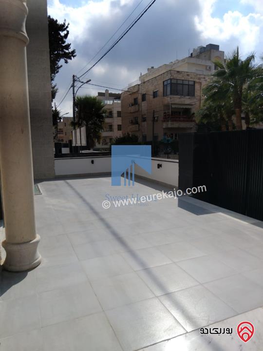 شقة أرضية فاخرة للبيع في عمان - أم أذينة 255م مع حديقة وترسات 100م لم تسكن