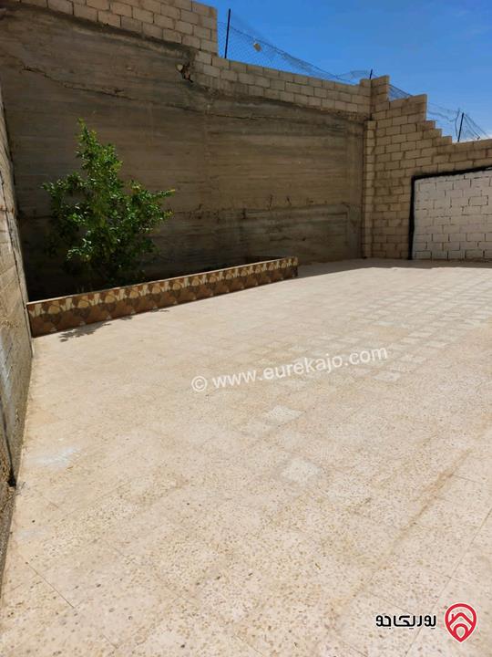 منزل مستقل مساحة 140م على ارض 375م للبيع في الزرقاء - ابو الزيغان 