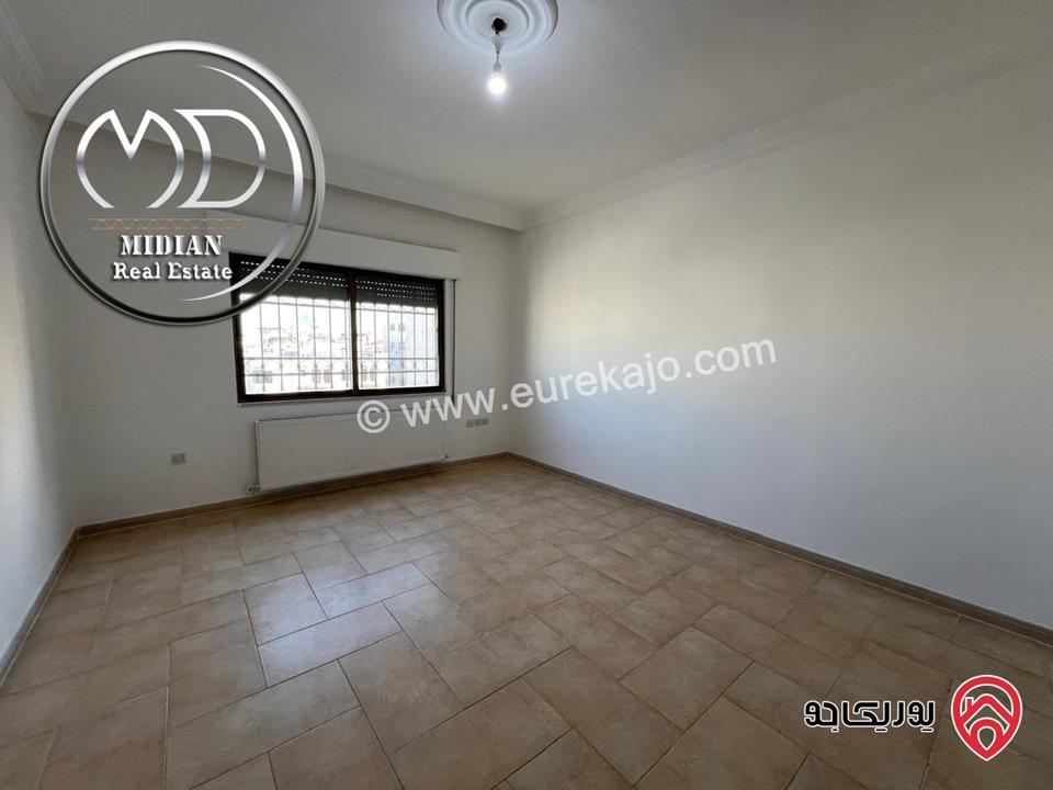 شقة فارغة للايجار في عمان - ام السماق مساحة 235م طابق ثالث تشطيبات سوبر ديلوكس اطلالة جميلة بسعر مميز جداً