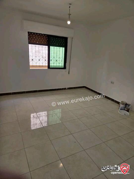 شقة فارغة مساحة 135م طابق ارضي مع ترس 20م للإيجار في عمان - تلاع العلي 