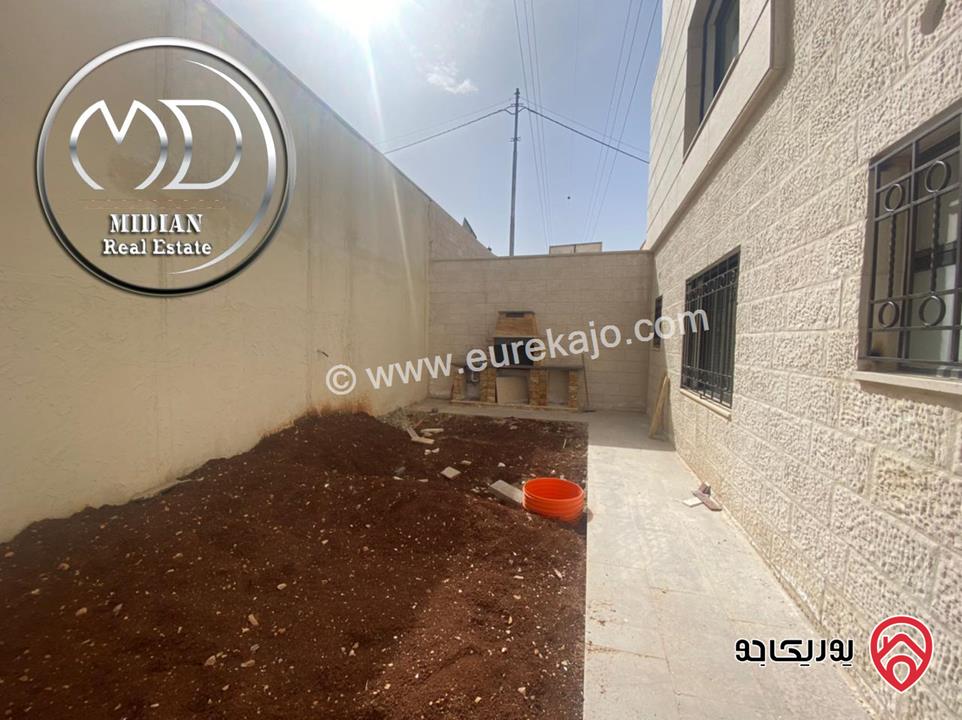 شقة ارضية جديدة للبيع في عمان - ضاحية النخيل مساحة 250م مع ترس و حديقة 150م تشطيبات و ديكورات سوبر ديلوكس