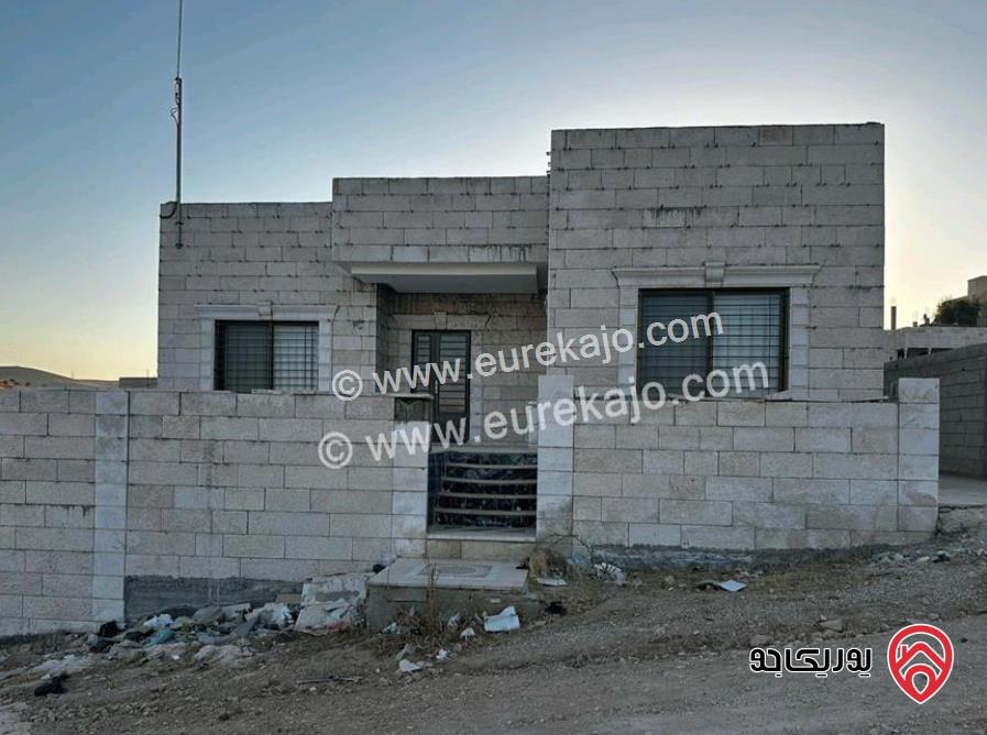منزل مستقل مساحة 220م على ارض مساحة 500م للبيع في الزرقاء - بيرين