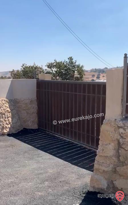 مزرعة مساحة الأرض 6200م وبناء 250م للبيع في الزرقاء - منطقة صروت حوض الدربيات