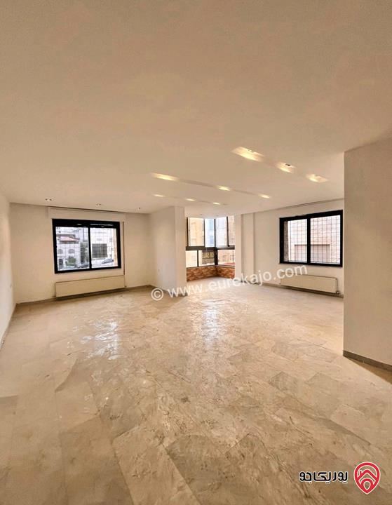 شقة فاخرة مساحة 160م طابق ثالث للايجار في عمان - دير غبار