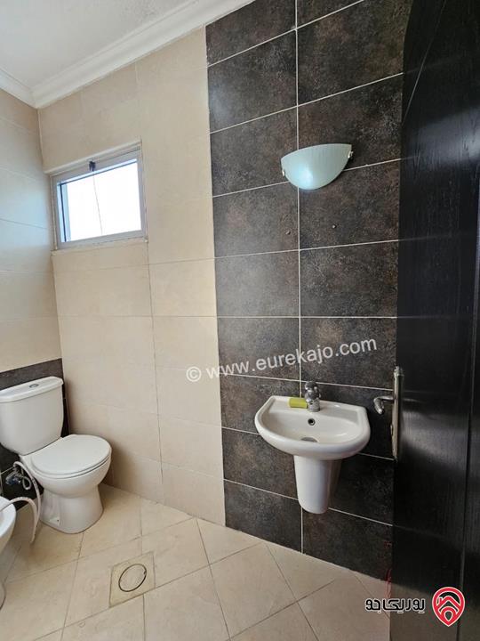 شقة طابق أول مع روف مساحة 320م للايجار في عمان - الرابية