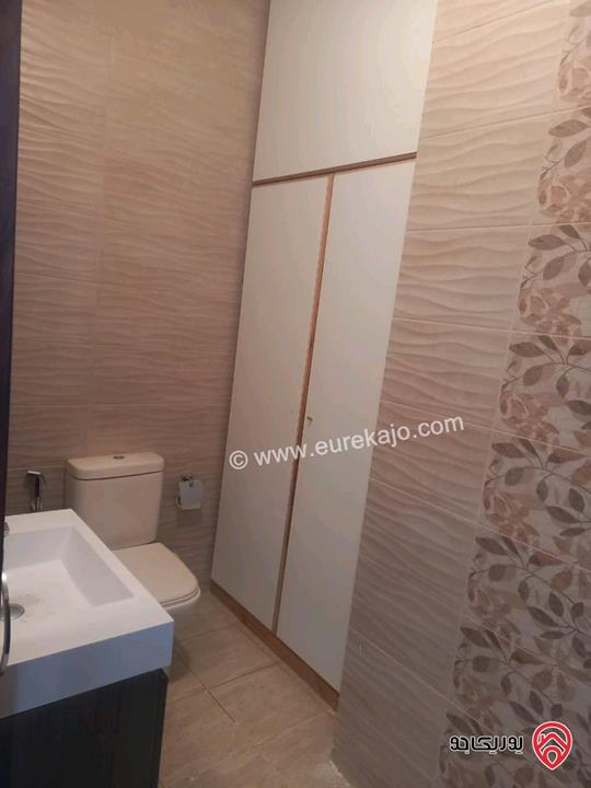 شقة طابق ثاني مساحة 213م للبيع في عمان - خلدا 