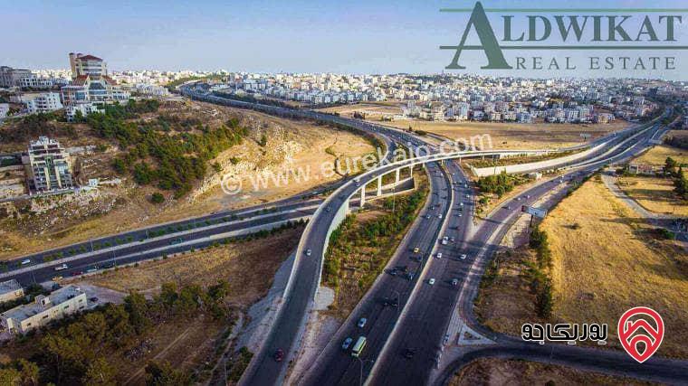 ارض مساحة 3 دونم للبيع في عمان - طريق المطار على ثلاث شوارع متعددة الاستعمال