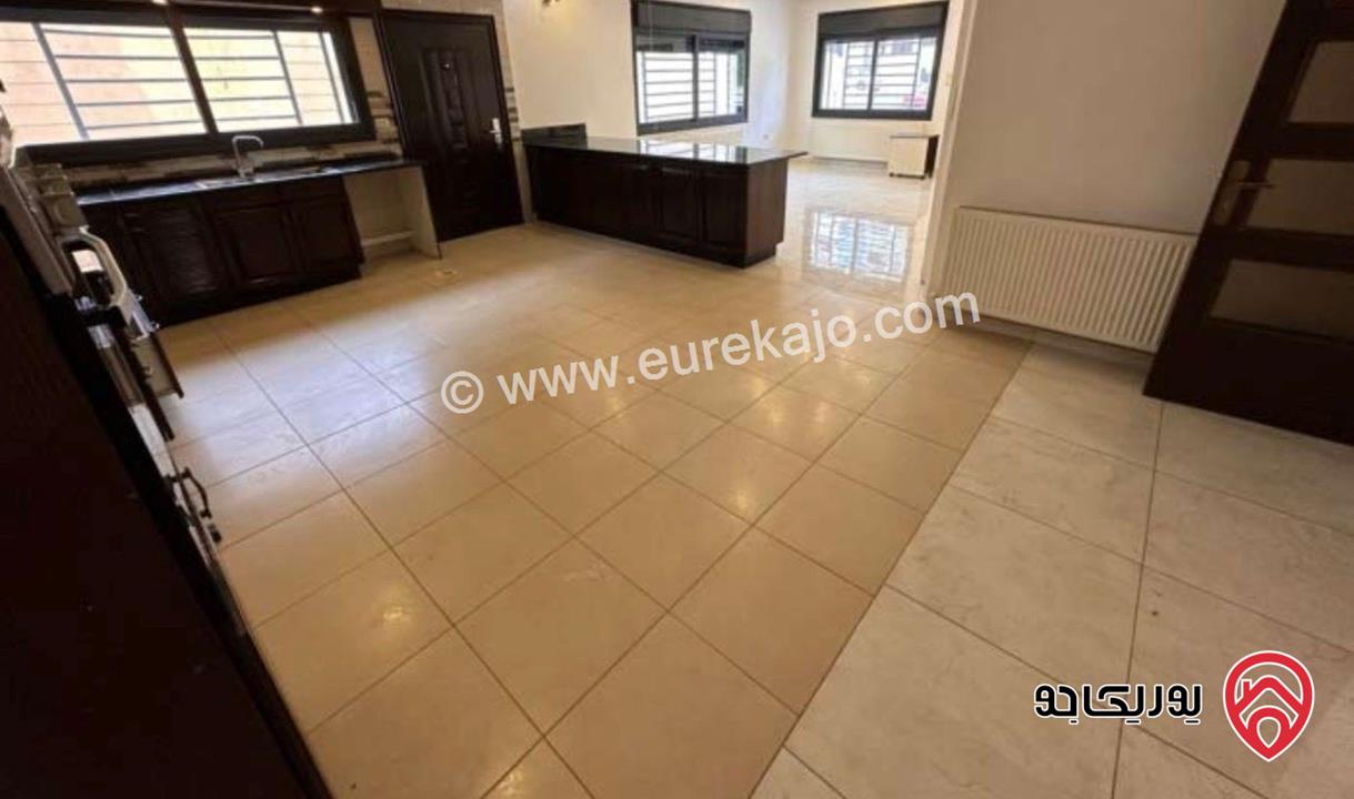 شقة طابق أرضي مساحة 216م داخلي و 110م خارجي للايجار في عمان - عبدون