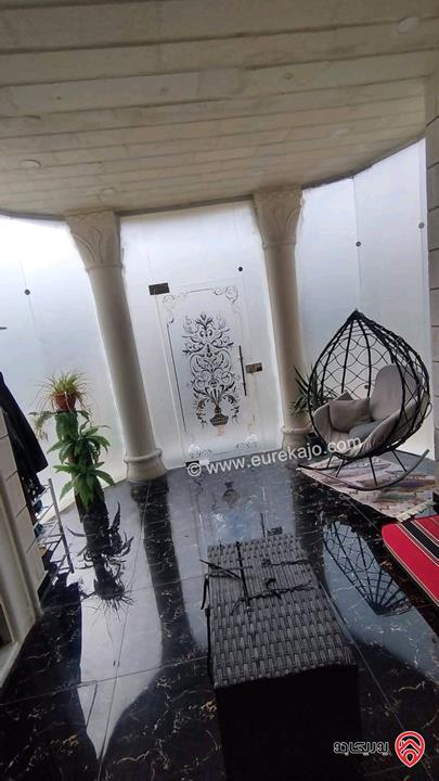 فيلا مساحة 560م على ارض 711م للبيع في الزرقاء - ام رمانة