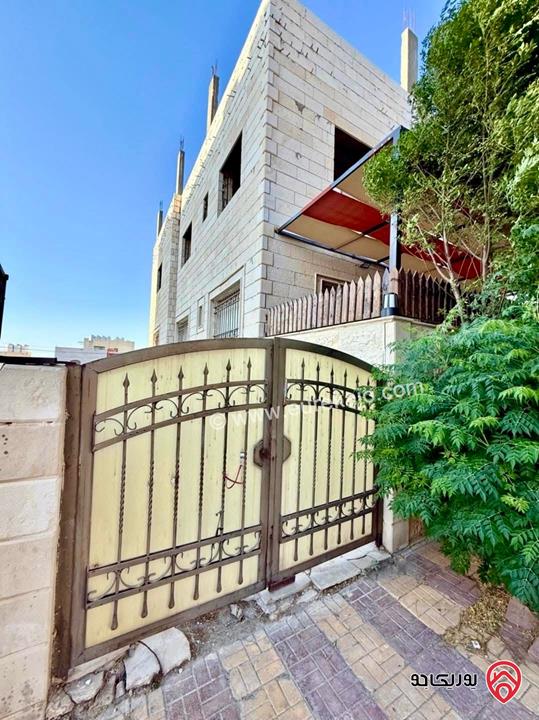 بيت مستقل مساحة 465م على أرض 309م للبيع في عمان - ابو علندا الطبقة الشرقية