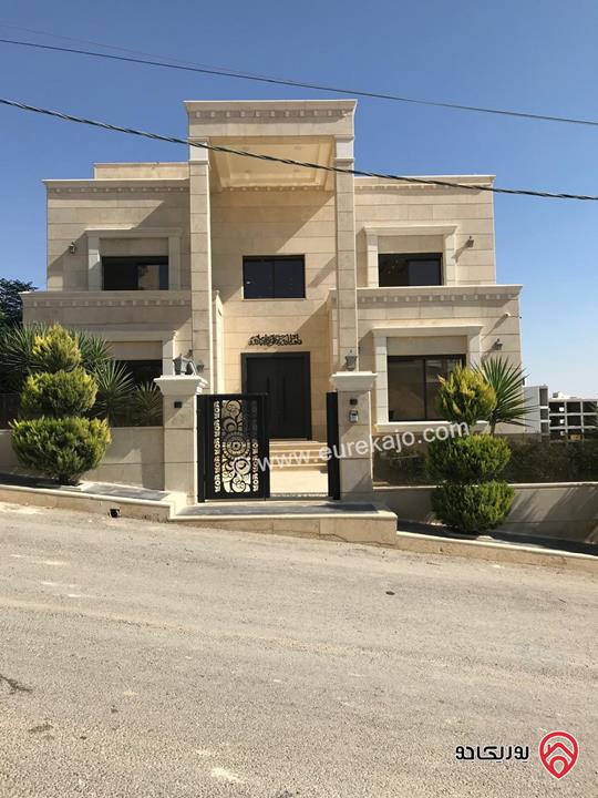ڤيلا مع بركة سباحة مساحة 1200م على أرض 1030م للبيع في أجمل مناطق عمان - مرج الحمام