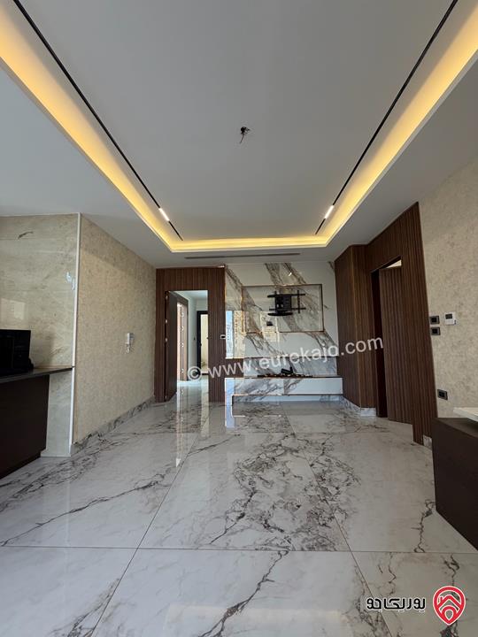 شقة فاخرة طابق أول مساحة 200م للبيع في عمان - دير غبار 