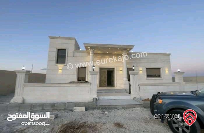 فلل مساحة 238م على أرض 500م للبيع في عمان - الطنيب طريق المطار