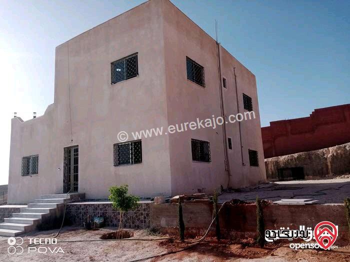 مزرعة للبيع في المفرق - بمنطقة بلعما بمساحة 3400م مسنسله سنسال جميل وضخم يوجد فيها منزل طابقين مساحته 160م ويوجد أشجار زيتون ووحمضيات وشجر زينة يوجد بئر ماء 40م ويوجد ساعة كهرباء وسور استنادي 