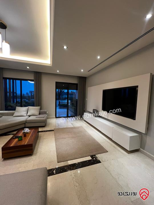 شقة فاخرة مفروشة أرضية مساحة 150م داخلي و 30م خارجي للإيجار في عمان - خلدا