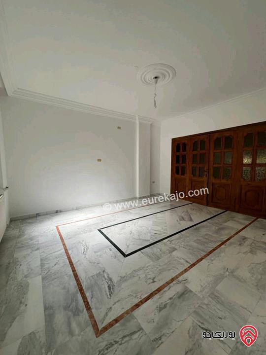 شقة فارغة مساحة 185م طابق ثالث للايجار في عمان - أم السماق