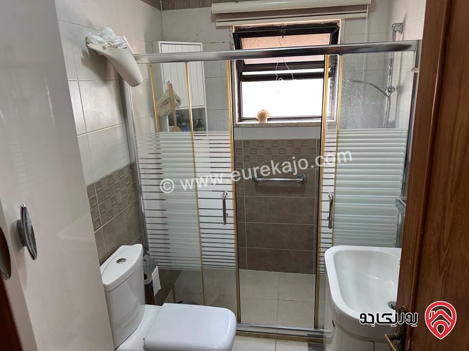 شقة واسعة مريحة مساحة 211م على شارعين تصميم كلاسيك للبيع في عمان - أم أذينة