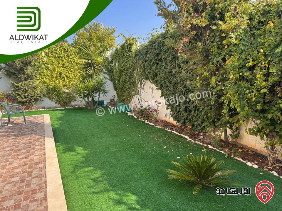 فيلا مساحة الارض 1600م ومساحة البناء 1100م مساحة الحديقة 400م للبيع في السلط - منطقة السرو 