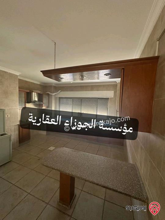 شقة فارغة طابق اول مساحة 250م للايجار في عمان - مرج الحمام مع بلكونتين